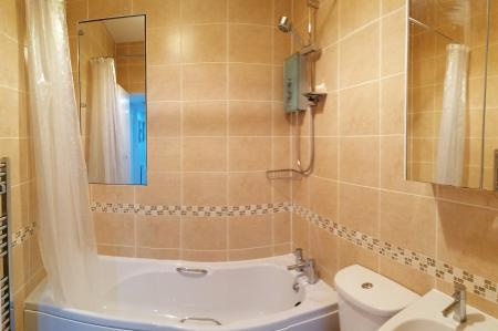 3 bedroom Flat to let in Summerfield Terrace, Aberdeen, AB24