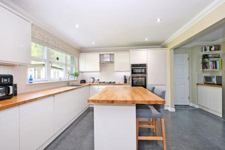 6 bedroom Detached house for sale in Willowtree Way, Banchory, AB31