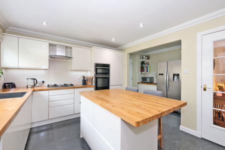 6 bedroom Detached house for sale in Willowtree Way, Banchory, AB31