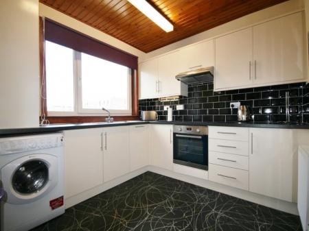 3 bedroom Flat to let in Linksfield Place, Pittodrie, Aberdeen, AB24