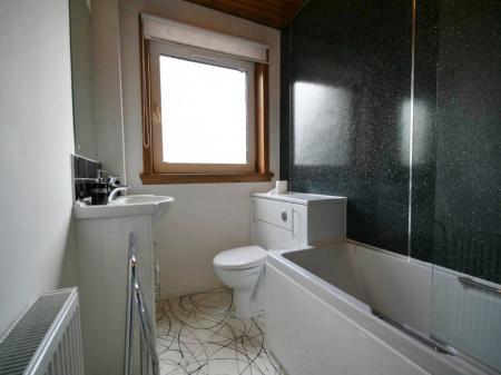3 bedroom Flat to let in Linksfield Place, Pittodrie, Aberdeen, AB24
