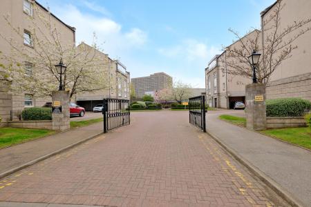 2 bedroom Flat for sale in Charles Street, Aberdeen, AB25