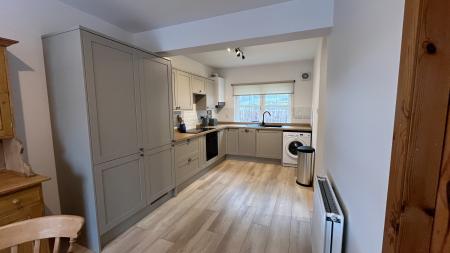 2 bedroom Flat to let in High Street, Banchory, AB31