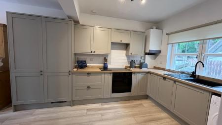 2 bedroom Flat to let in High Street, Banchory, AB31