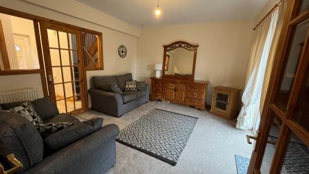 2 bedroom Flat to let in High Street, Banchory, AB31