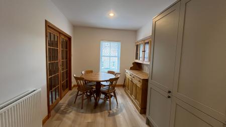 2 bedroom Flat to let in High Street, Banchory, AB31