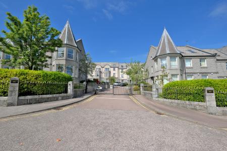 2 bedroom Flat for sale in Morningfield Mews, The West End, Aberdeen, AB15