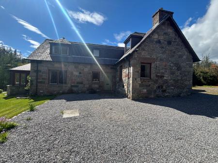 4 bedroom Detached house to let in Inchmarlo, Banchory, AB31