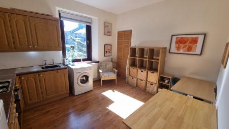 1 bedroom Flat to let in Walker Place, Torry, Aberdeen, AB11