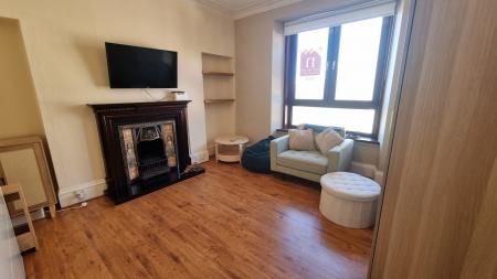 1 bedroom Flat to let in Walker Place, Torry, Aberdeen, AB11