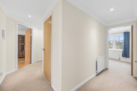 3 bedroom Flat to let in Mackie Place, Elrick, AB32