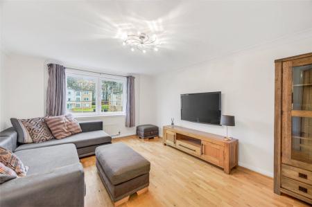3 bedroom Flat to let in Mackie Place, Elrick, AB32