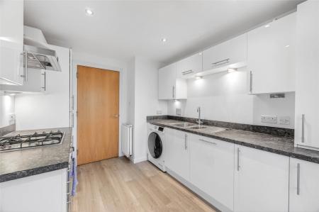 3 bedroom Flat to let in Mackie Place, Elrick, AB32