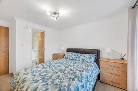 3 bedroom Flat to let in Mackie Place, Elrick, AB32