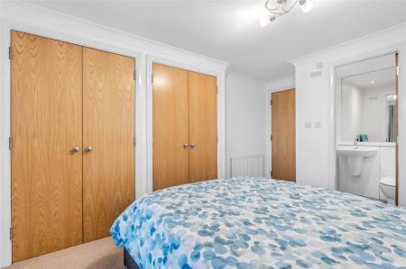 3 bedroom Flat to let in Mackie Place, Elrick, AB32