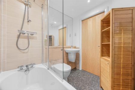 3 bedroom Flat to let in Mackie Place, Elrick, AB32
