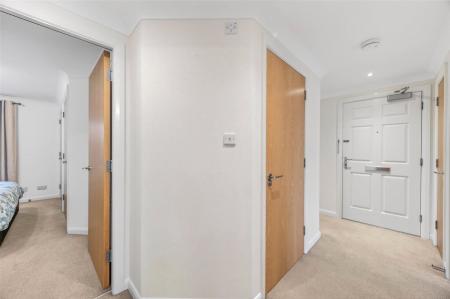 3 bedroom Flat to let in Mackie Place, Elrick, AB32