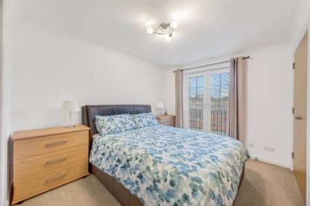 3 bedroom Flat to let in Mackie Place, Elrick, AB32