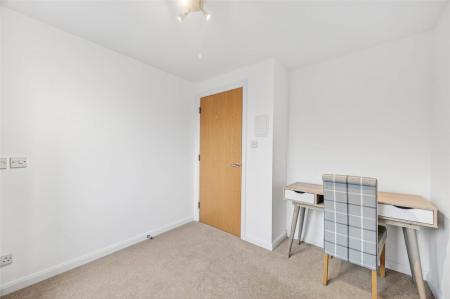 3 bedroom Flat to let in Mackie Place, Elrick, AB32