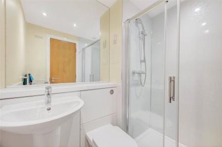 3 bedroom Flat to let in Mackie Place, Elrick, AB32