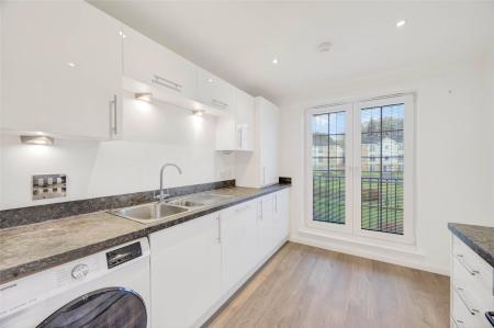 3 bedroom Flat to let in Mackie Place, Elrick, AB32