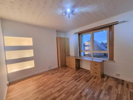 2 bedroom Flat to let in Tullos Place, Torry, Aberdeen, AB11