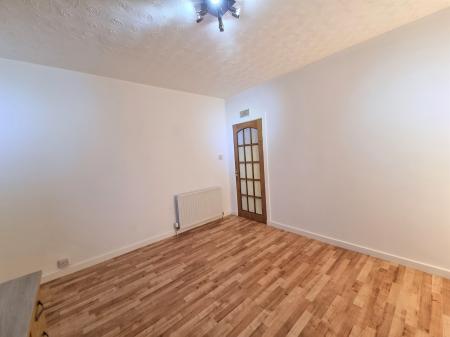 2 bedroom Flat to let in Tullos Place, Torry, Aberdeen, AB11