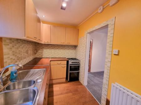 2 bedroom Flat to let in Tullos Place, Torry, Aberdeen, AB11
