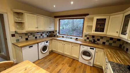 4 bedroom Detached house to let in Perkhill Road, Lumphanan, AB31