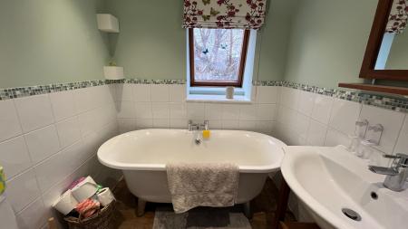 4 bedroom Detached house to let in Perkhill Road, Lumphanan, AB31