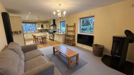 4 bedroom Detached house to let in Perkhill Road, Lumphanan, AB31