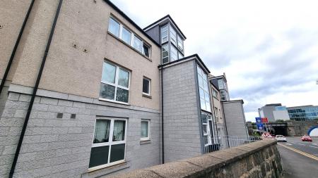 2 bedroom Flat to let in Dee Village, The City Centre, Aberdeen, AB11