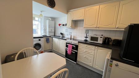 2 bedroom Flat to let in Queen Street, Inverurie, AB51