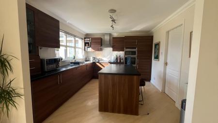 6 bedroom Detached house to let in Pine Tree Road, Banchory, AB31