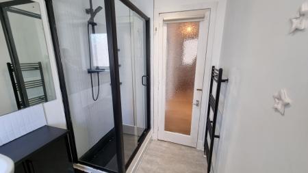 2 bedroom Flat to let in Rosemount Place, Rosemount, Aberdeen, AB25