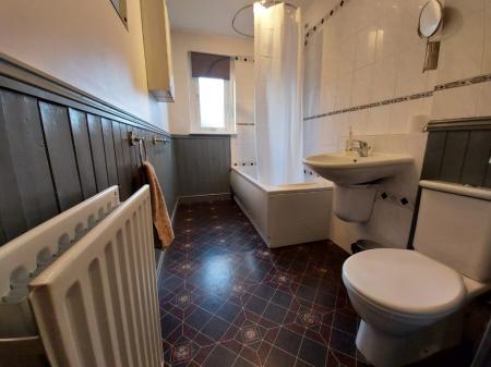 2 bedroom Flat to let in Cornhill Gardens, Aberdeen, AB16