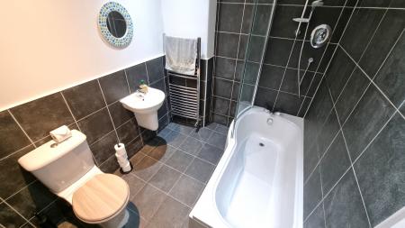 2 bedroom Flat to let in Elmbank Terrace, Kittybrewster, Aberdeen, AB24