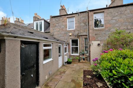 2 bedroom Apartment for sale in Loanhead Terrace, Rosemount, Aberdeen, AB25