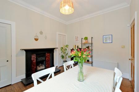 2 bedroom Apartment for sale in Loanhead Terrace, Rosemount, Aberdeen, AB25