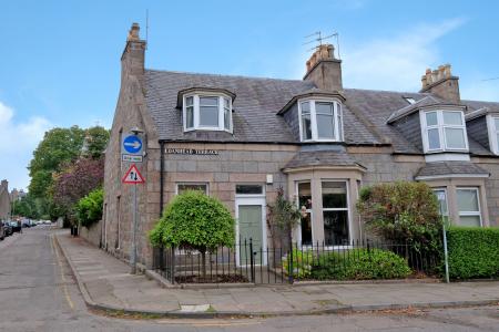 2 bedroom Apartment for sale in Loanhead Terrace, Rosemount, Aberdeen, AB25