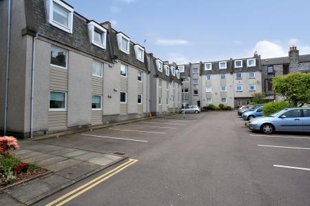 2 bedroom Flat for sale in Richmond Court, Rosemount, Aberdeen, AB25