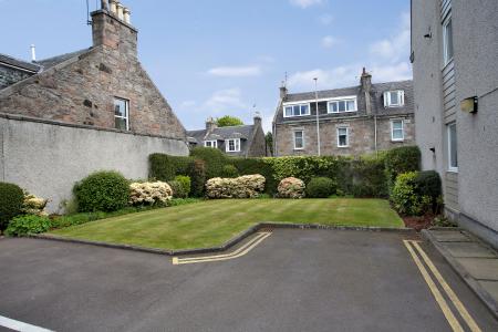2 bedroom Flat for sale in Richmond Court, Rosemount, Aberdeen, AB25