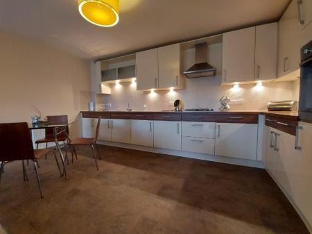 2 bedroom Flat to let in Midstocket View, Aberdeen, AB15