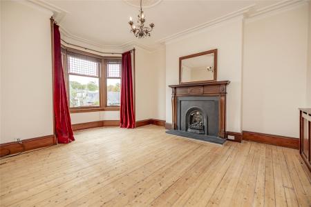 4 bedroom Flat to let in Richmondhill Place, Midstocket, Aberdeen, AB15