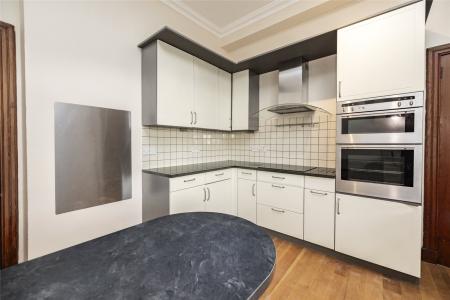 4 bedroom Flat to let in Richmondhill Place, Midstocket, Aberdeen, AB15