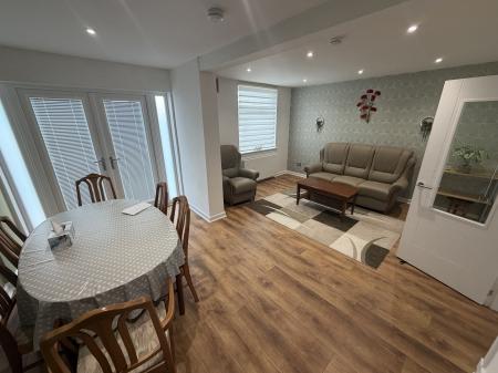 3 bedroom Flat to let in Cornhill Gardens, Cornhill, Aberdeen, AB16