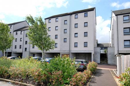 2 bedroom Flat for sale in Mill Drive, Bucksburn, Aberdeen, AB21