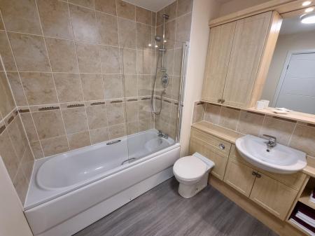 2 bedroom Flat to let in Shaw Crescent, Aberdeen, AB25