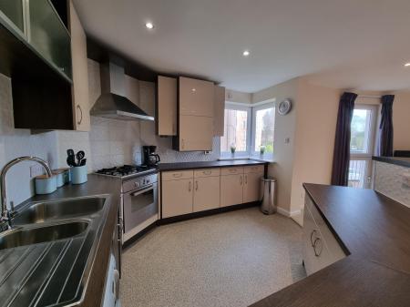 2 bedroom Flat to let in Shaw Crescent, Aberdeen, AB25