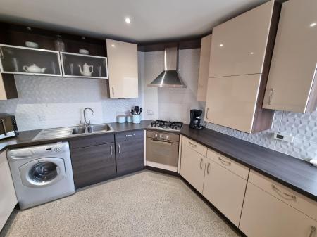 2 bedroom Flat to let in Shaw Crescent, Aberdeen, AB25